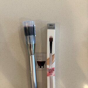 Limited Edition Ulta Combo Brush duo for Foundation & Concealer (#110/114)